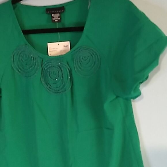 Apostrophe swirl neck green bell sleeve blouse - Picture 4 of 11